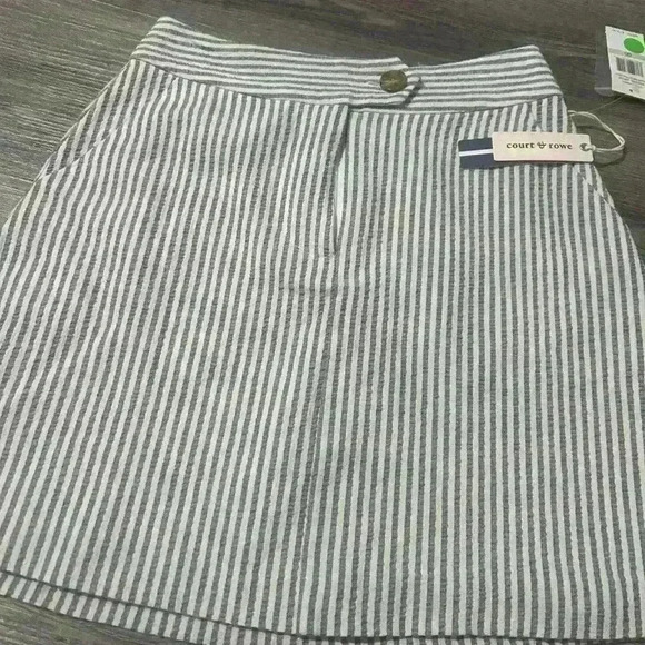 Court & Rowe mini skirt - Picture 7 of 8
